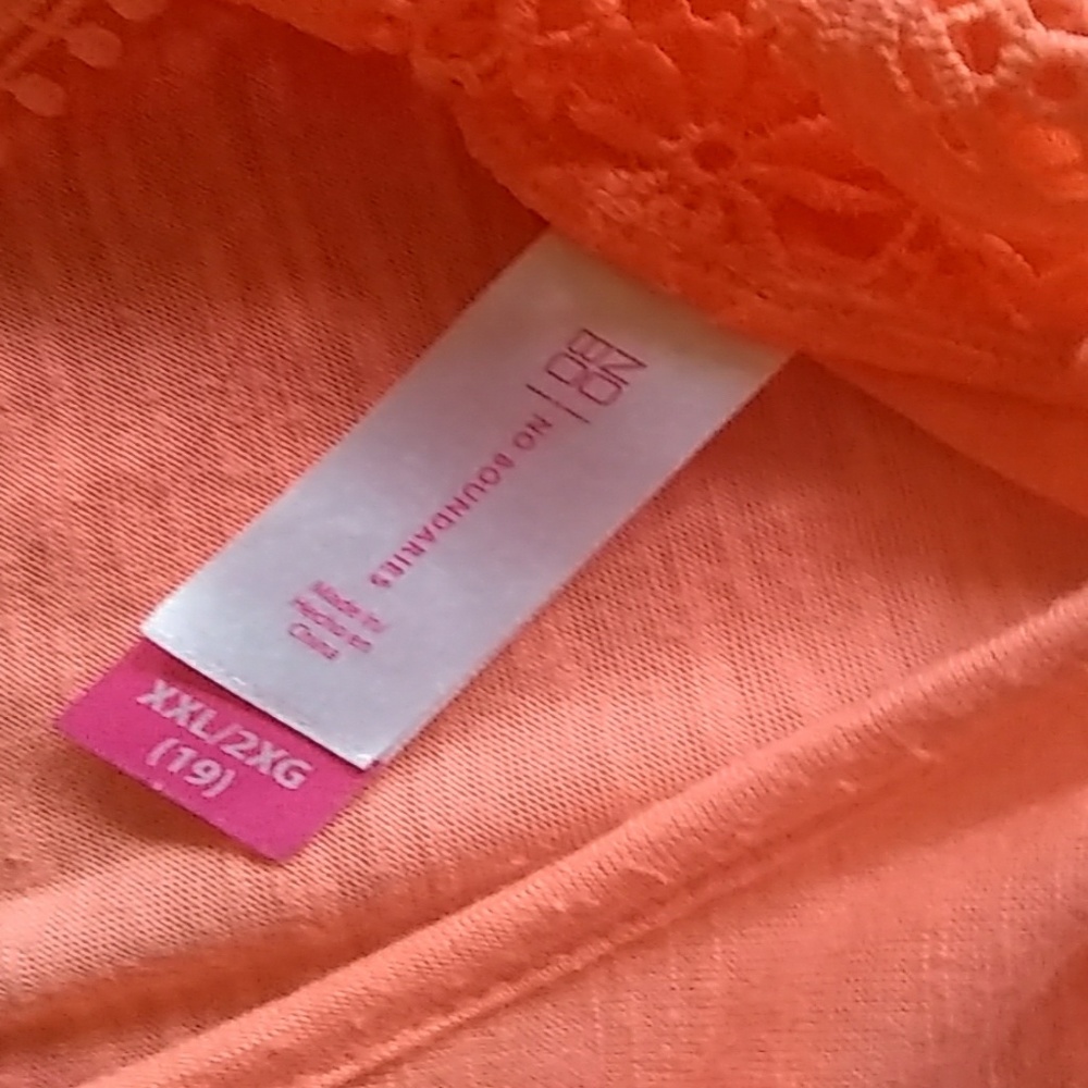 Ladies top - Picture 3 of 4